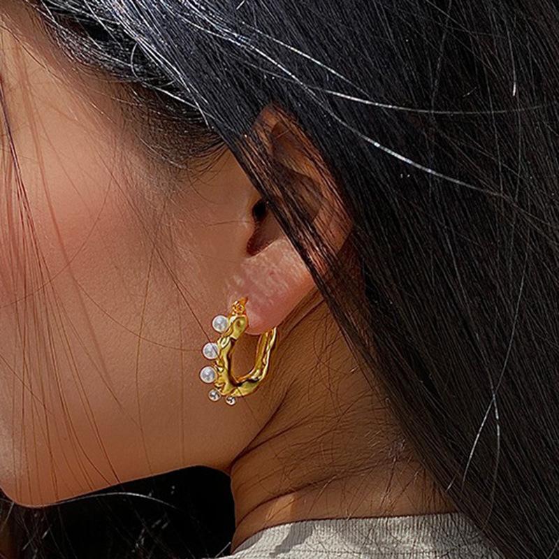 Vintage Gold Pearl Earrings Fashion Senior Sense Simple Design Women's Birthday Party Gift Ear Jewelry