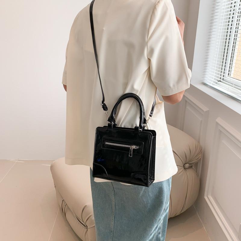 Fashionable Small Square Bag Versatile Pu Material Handbag With Zip Closure For Daily Use