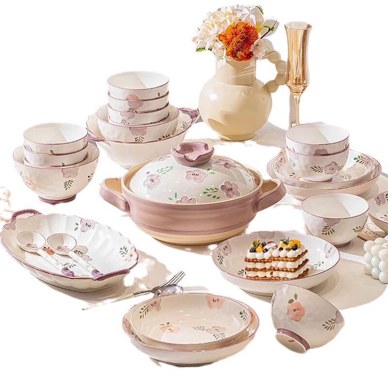 Světle luxusní fialová keramická sada nádobí s denní lilie