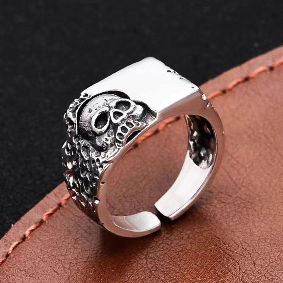 Unisex Retro Skull Ring: Trendy Punk Style Hip Hop Jewelry for Men  Women