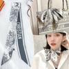 Französischer Frühlings-Hot-Sale: Damen-Twill-Tasche mit scharfem Hornriemen, Pflanzen- und Dschungeltiermotiven, Seidenband, Haarband und kleinem Schal mit Punktmuster