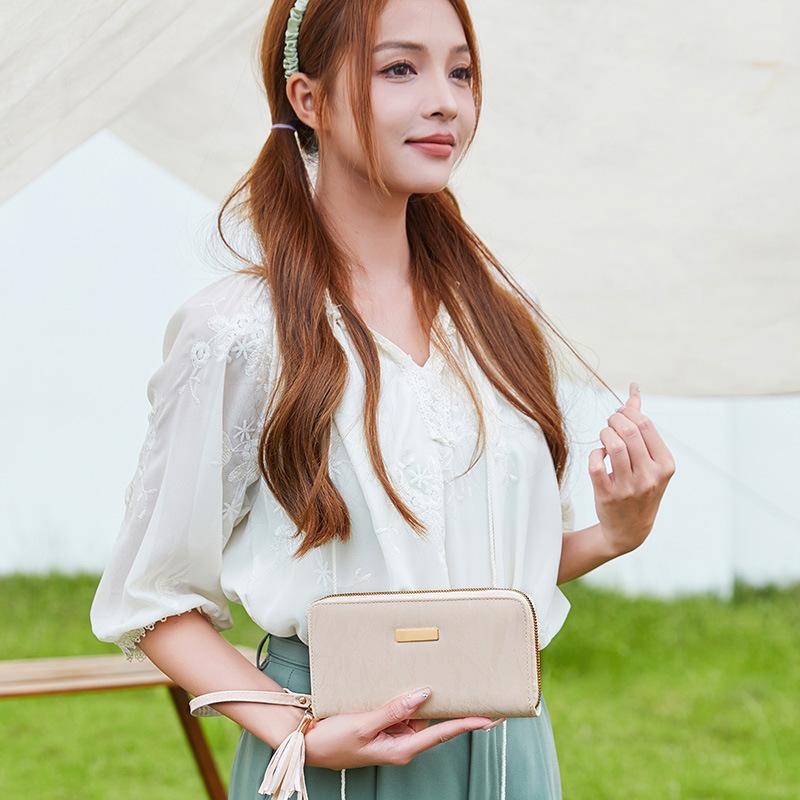 Spring and summer new simple multi-card position hand-held women's bag, fringed zipper, long wallet, and a wallet.