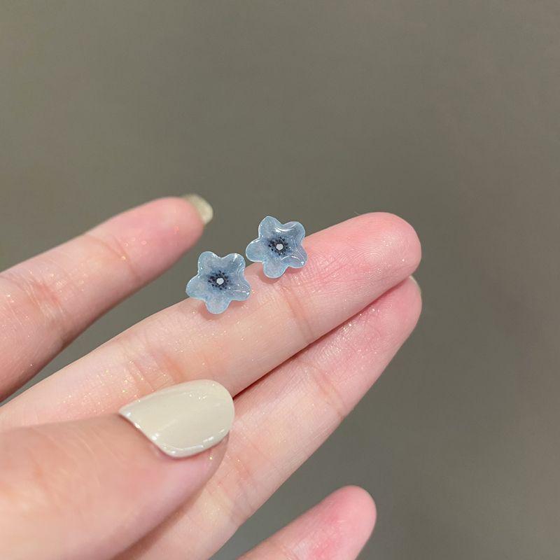 

Spring and Summer Dopamine Bluish Grey Flower Stud Earrings Niche Unique Earrings Plastic Anti-Allergy Women Ear Clip Mori look Fairy Beautiful Pair of plastic needles