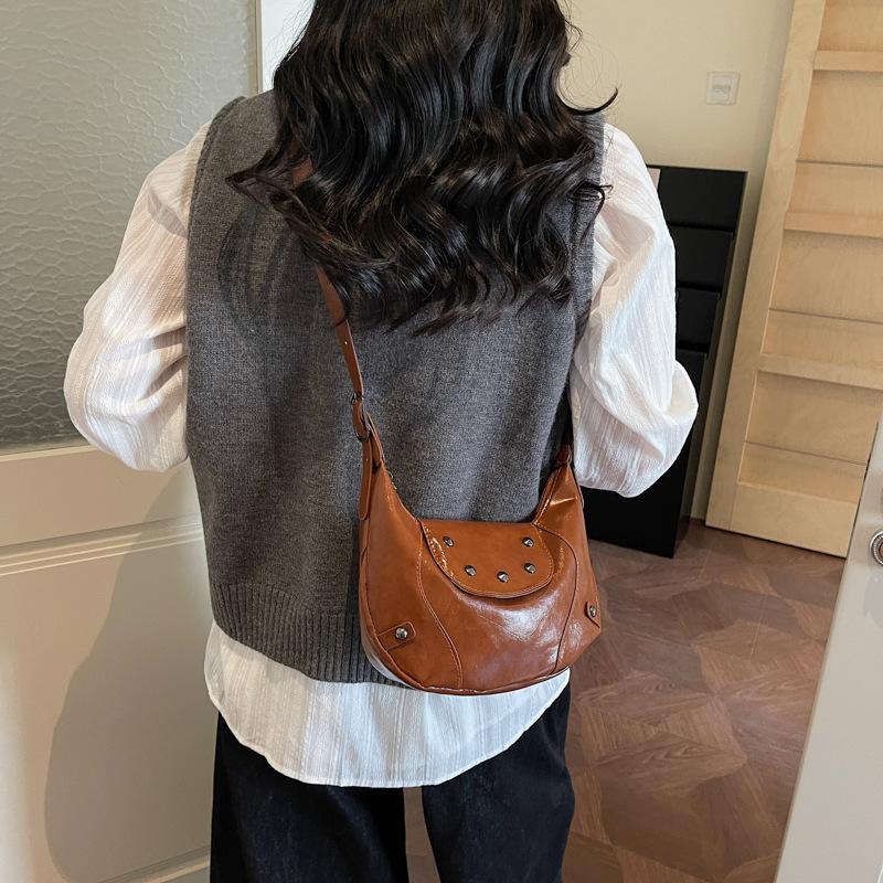 Vintage Mallard Style Shoulder Underarm Bags for Women Versatile Rivet Design Ladies Crossbody Bag Autumn Cool Girls Pu Handbags