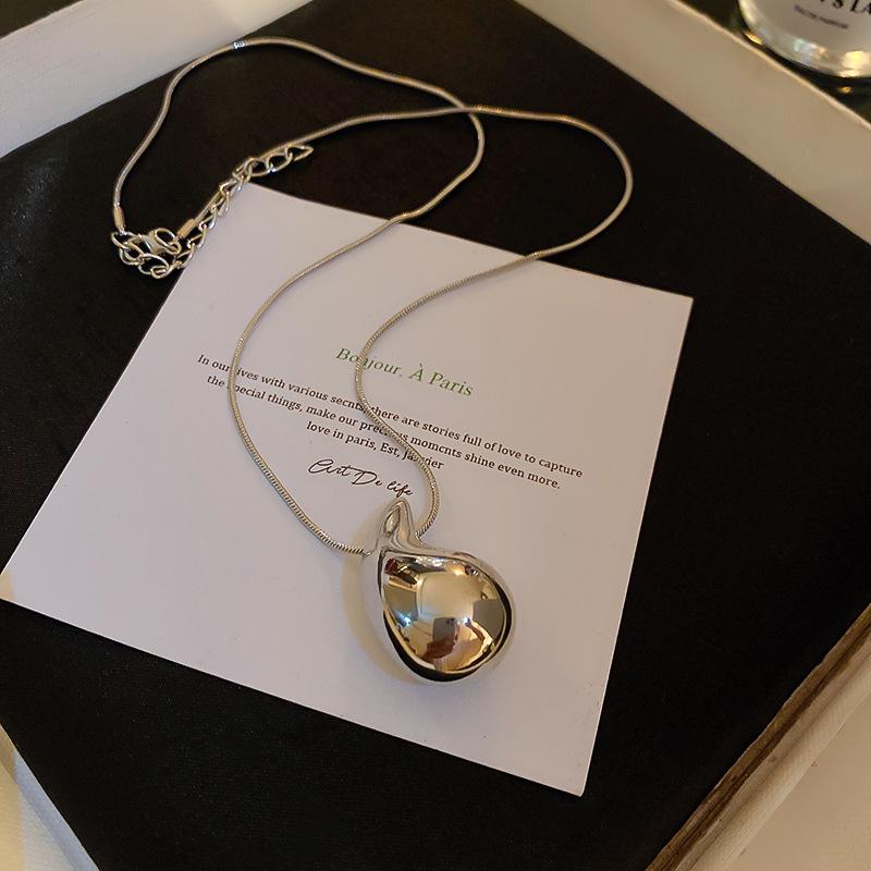 High-End European & American Metal Oval Earrings and Necklace Set - Simple Clavicle Chain for Women
