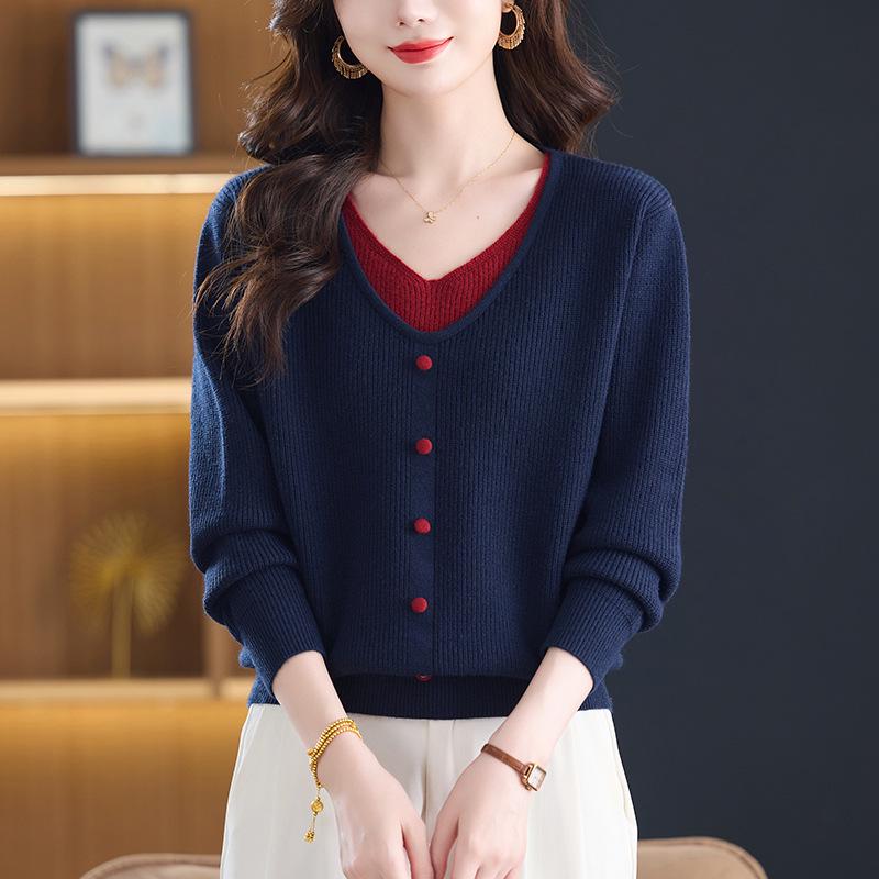 Middle-Aged & Elderly Women's Heart Collar Pullover Sweater: Loose, Short, Plus Size, Fake Two-Piece Wool Base Layer for Autumn/Winter.