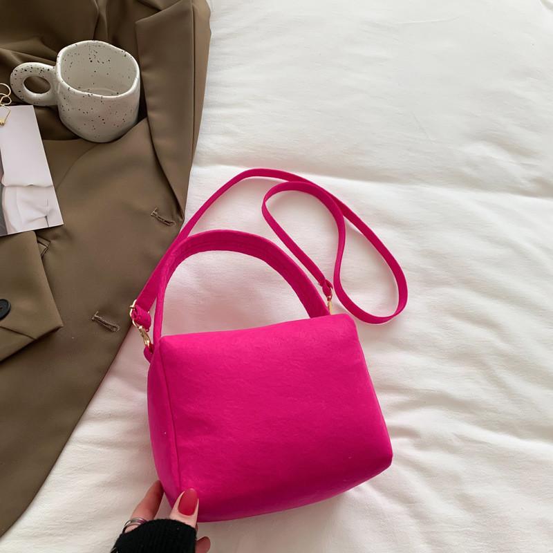 Trendy 2023 Ladies Bag Spring New Retro Casual Commuting Shoulder Bag Minimalist Design