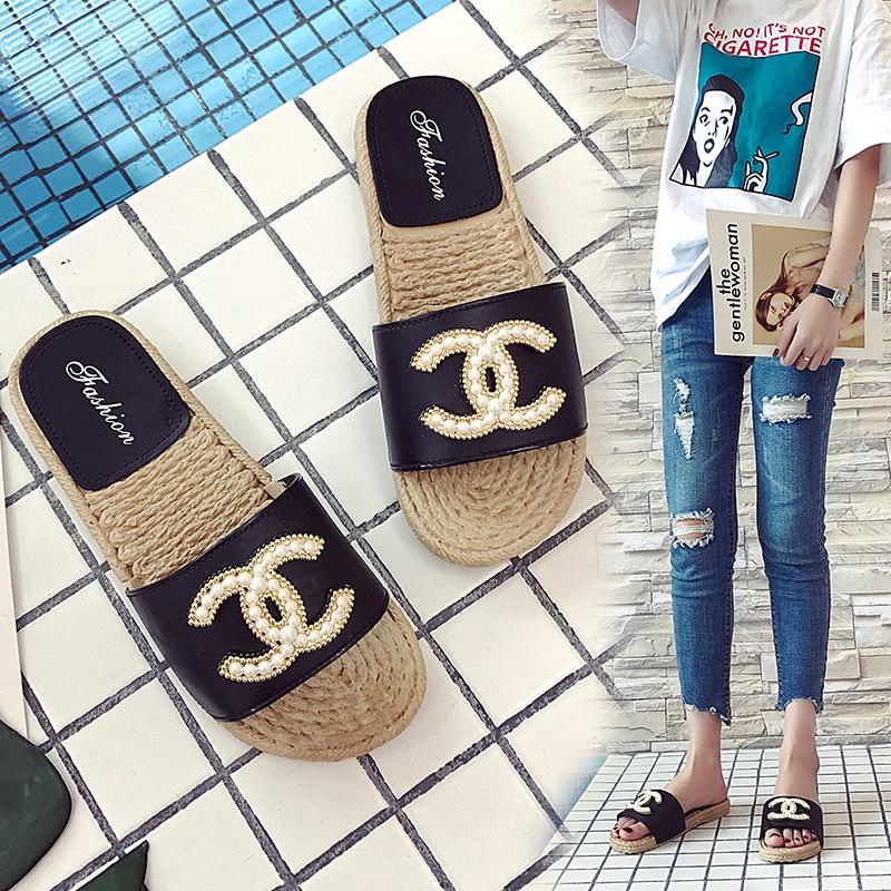Fashion Women Pearl Plastic Summer Slippers Sandals With Timeless Design For Beach Days