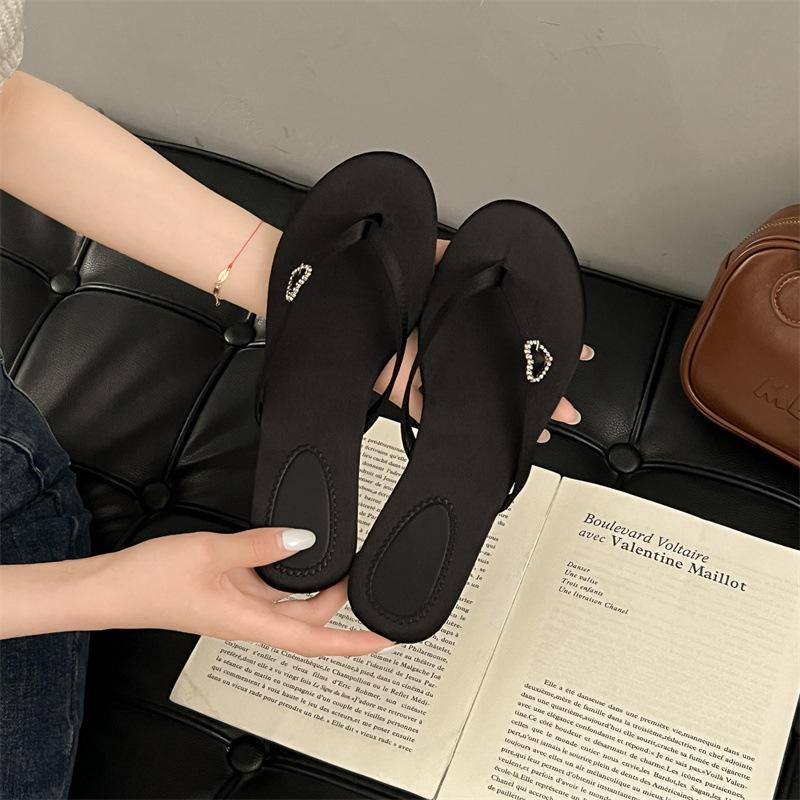 

Шлепанцы на плоской подошве носят туфельки феи 2025 лето новые для отдыха отпуска пляжные сланцы с пальцем прохладные тапочки женщина 40 чёрный