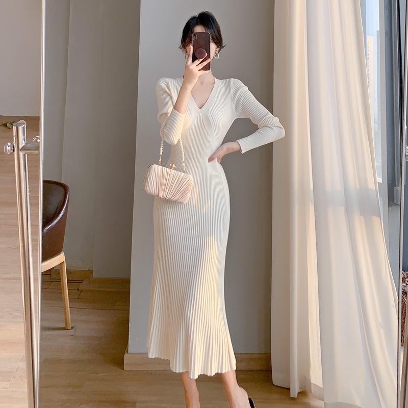 Red Knitted Slimming Dress for Women - New Year's Autumn/Winter Edition