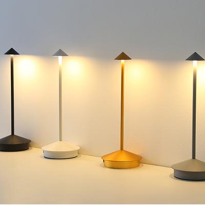 Stolní lampa do ložnice design šipky LED dobíjecí hliníková stolní lampa Atmosféra restaurace noční světlo