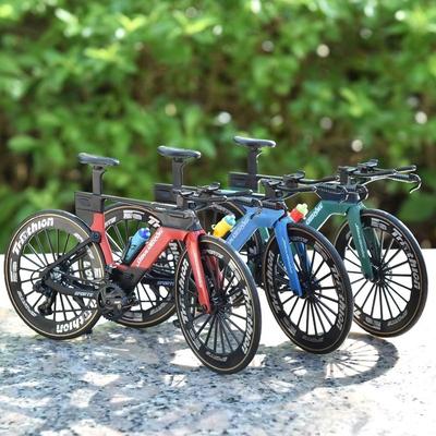 Nuovo Modello Bici da Corsa Simulato 1:8 con Borraccia Lega Bici da Strada Colorata Rosso Blu Verde Bicicletta da Collezione Giocattolo Decorazione da Scrivania