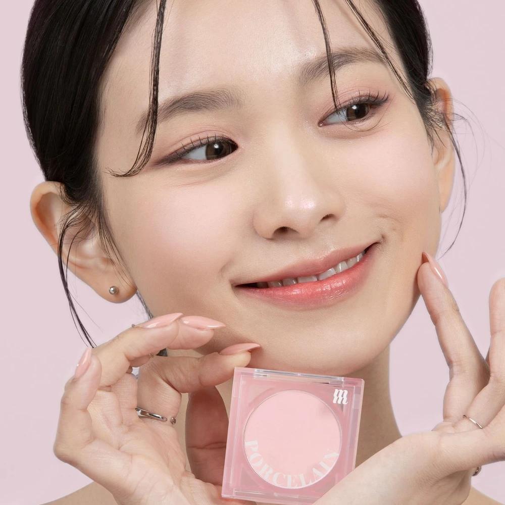 4 types of Porcelain Cheek Blusher PB01. Mono Beige