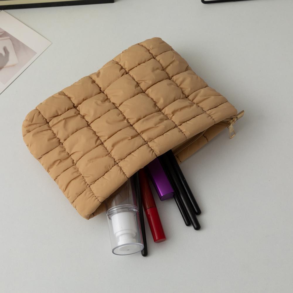Trendy Women's Solid Color Pleated Makeup Clutch: Versatile, Fashionable, Stylish Plaid Bag