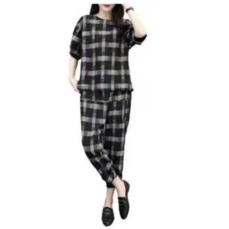 Women's Plaid Two-Piece Set: Summer Plus Size Casual Short Sleeve Top and Nine-Point Pants