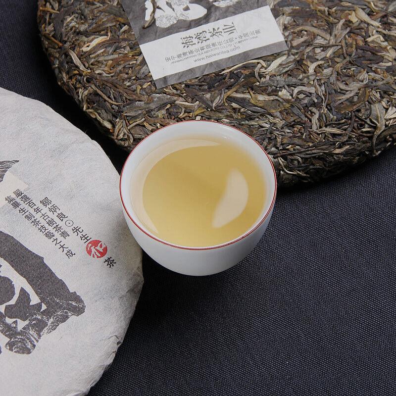 Yunnan Pu'er Tee Liangpin Serie 2017 Haiwan Alter Kamerad Liangyuan Rohkuchen 400g