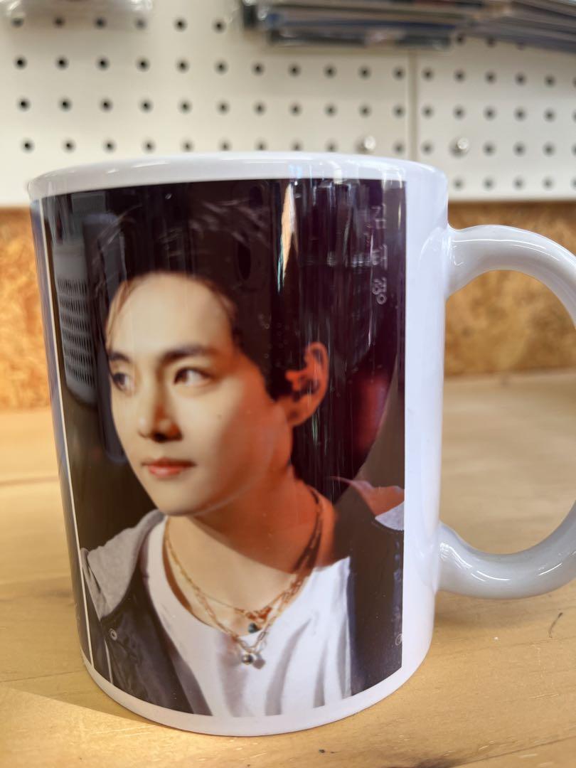 

[USED] V Mug