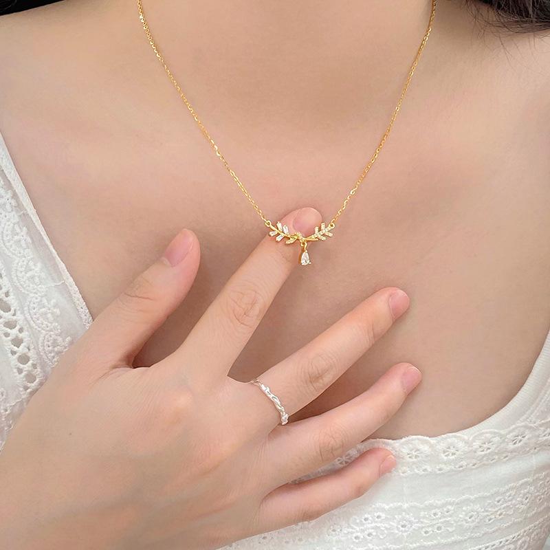 Leaves, Water Drops, Diamond Necklace, Elegant, Fresh, Sweet, and Artistic Girls with A High Sense of Collar Bone