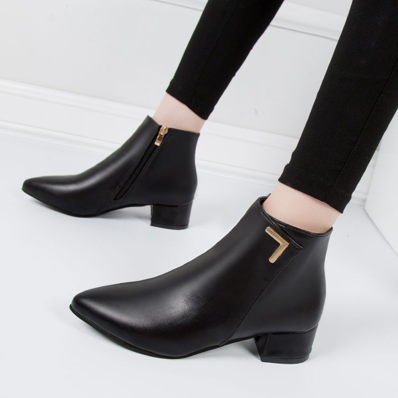 2025 Autumn and Winter New Pointed Toe Bare Boots Thick Heel Thin Leg Martin Boots Women's Velvet Low-top Versatile Women's Short Boots Large Size
