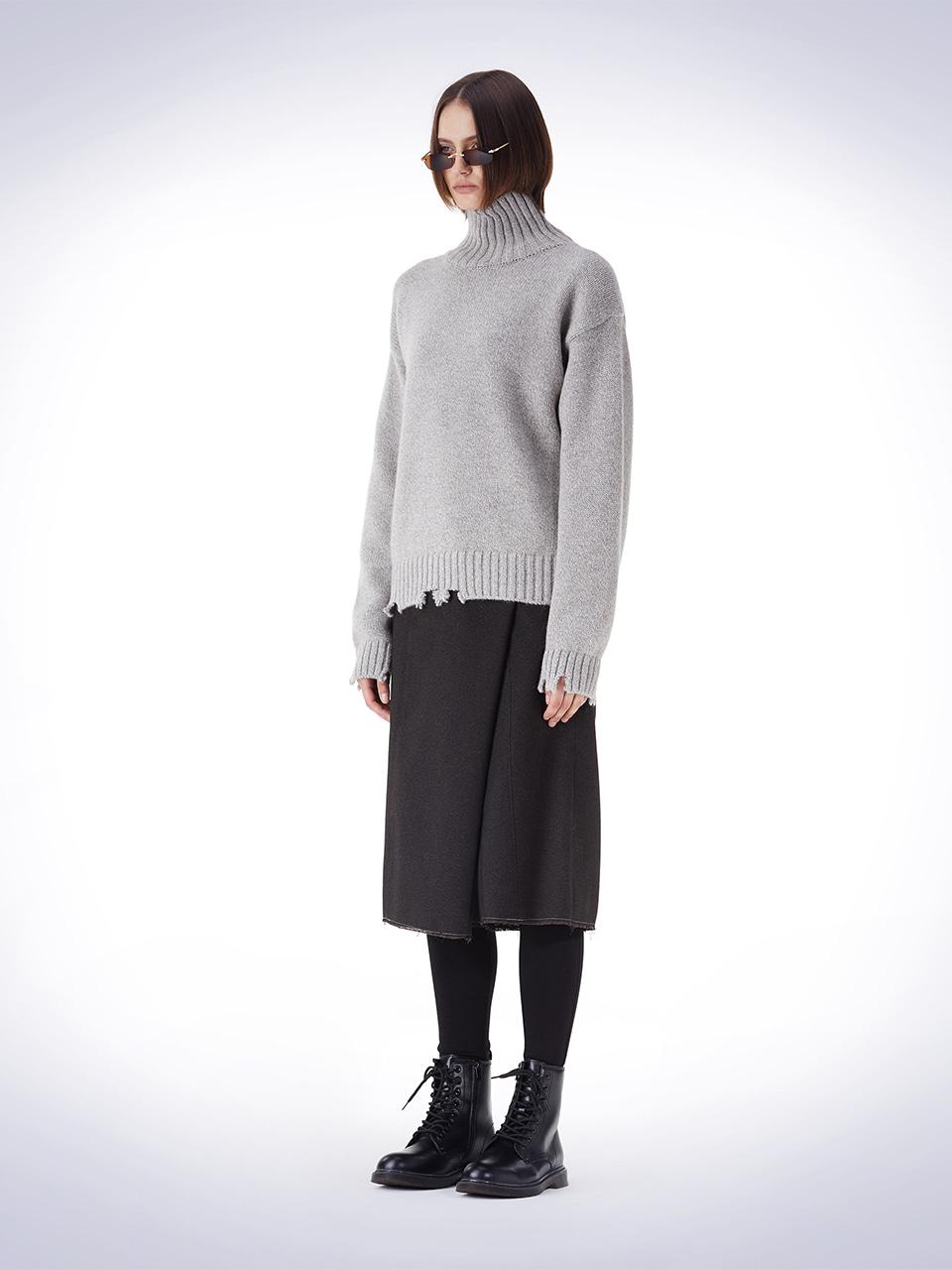 House 072C Damage High-Neck Pullover Knit Beige F