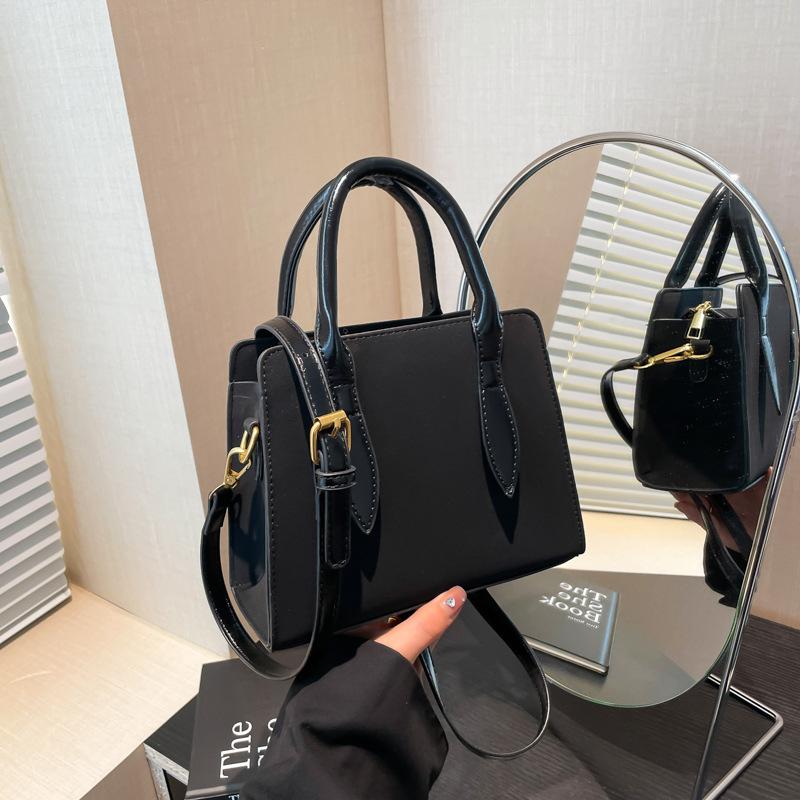 

Premium casual tote bag women s new retro simple handbag shoulder messenger commuter bag чёрный