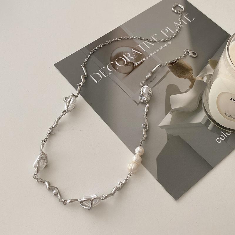 New Double-layer Stacked Love Necklace Female Niche Design Temperament Versatile Sweet Splicing Pearl Collarbone Chain