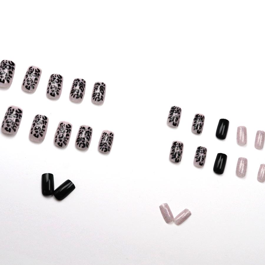 Leopard Print Color Block Manicure: Autumn/Winter Sweet & Cool Style, High-End Detachable Wearable Nails.