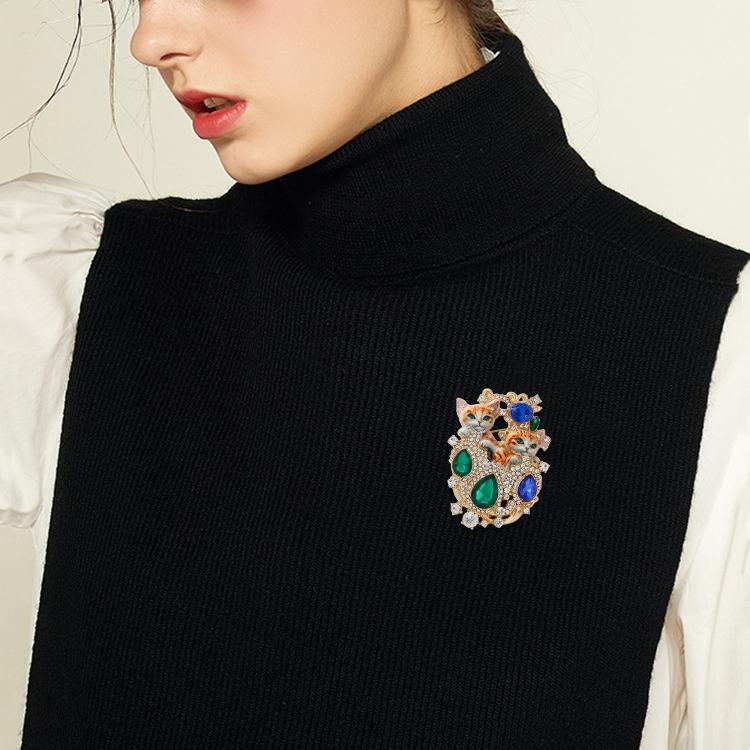 Lovely Cats Brooch Pins Enamel Royal Style Pets Lapel for Women's Clothes Badge Gifts