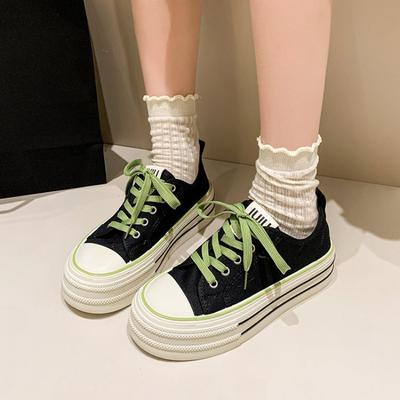 College-Stil Plateau-Canvas-Schuhe Damen Herbst neue Schnürschuhe kleine weiße Schuhe Damen runde Zehenpartie Freizeitschuhe