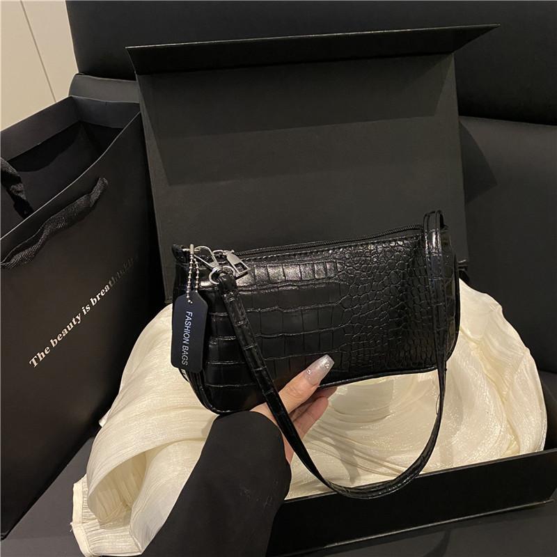 

2025 новая нишевая дизайнерская сумка ретро сумка под мышкой метод сумка-палка сумка с узором крокодила дамская сумка сумка-знаменитость чёрный