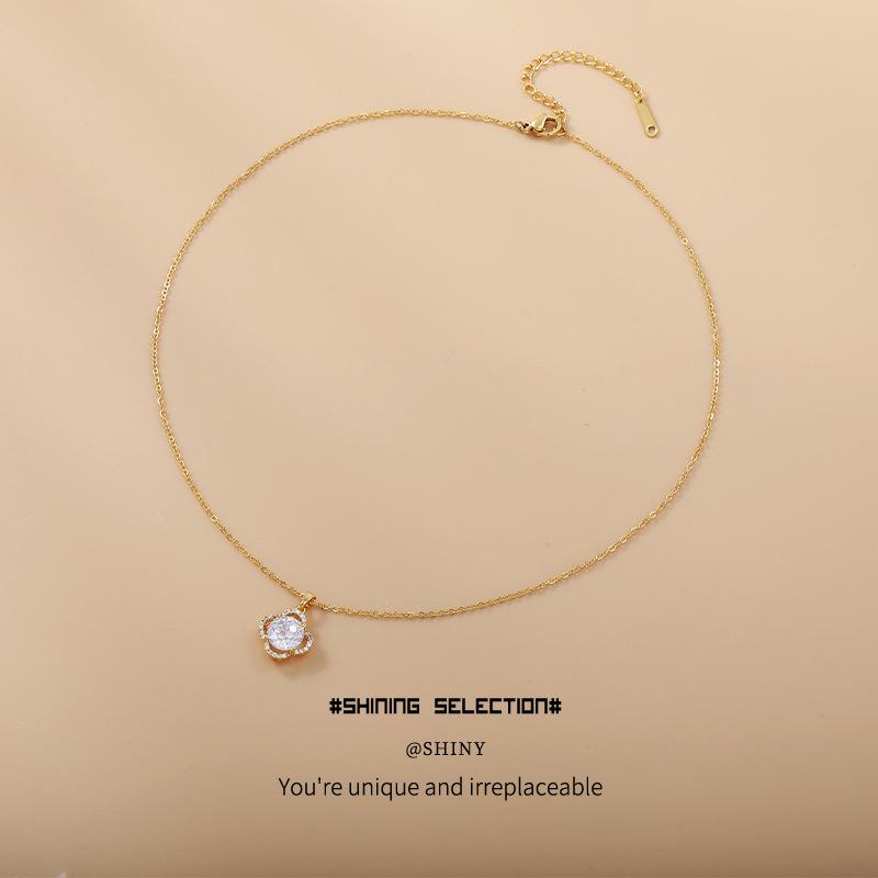 Korean Style Four-Leaf Clover Zircon Pendant Copper Necklace for Women