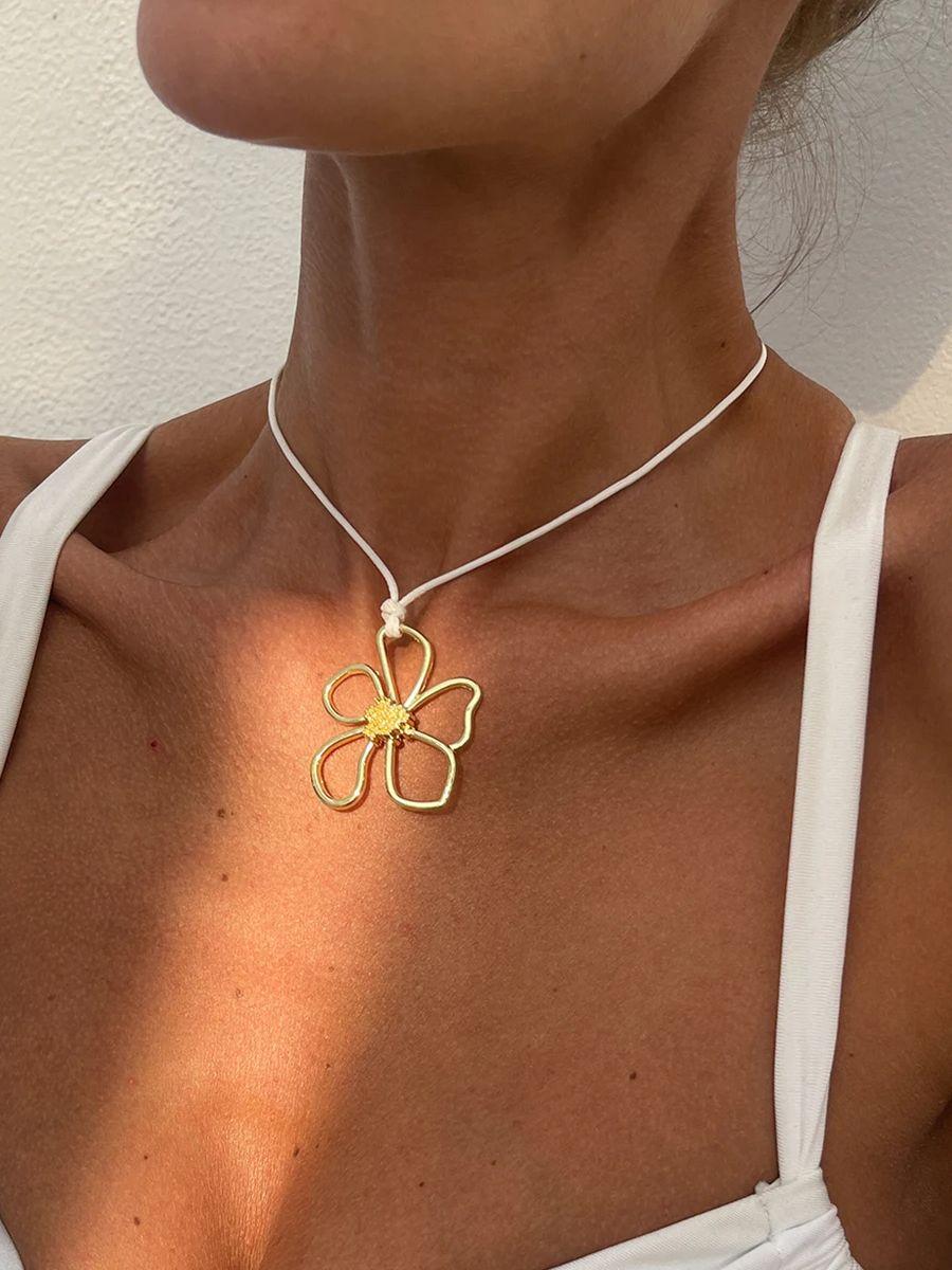 

Ingemark Small Fresh Style Gold Color Hollow Out Flower Pendant Necklace Women Stylish Leather Wax Thread Chain Chokers Jewelry