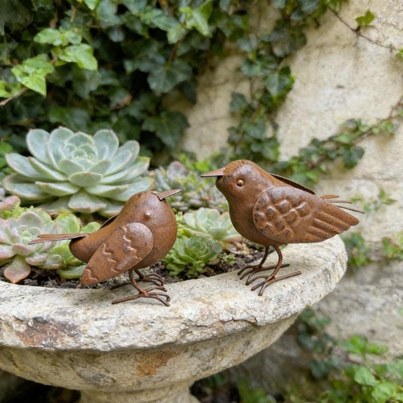 2Pcs Exquisite Decorative Ornament Metal Bird Decorative Ornament Figures Rusty Metal Bird Home Decoration