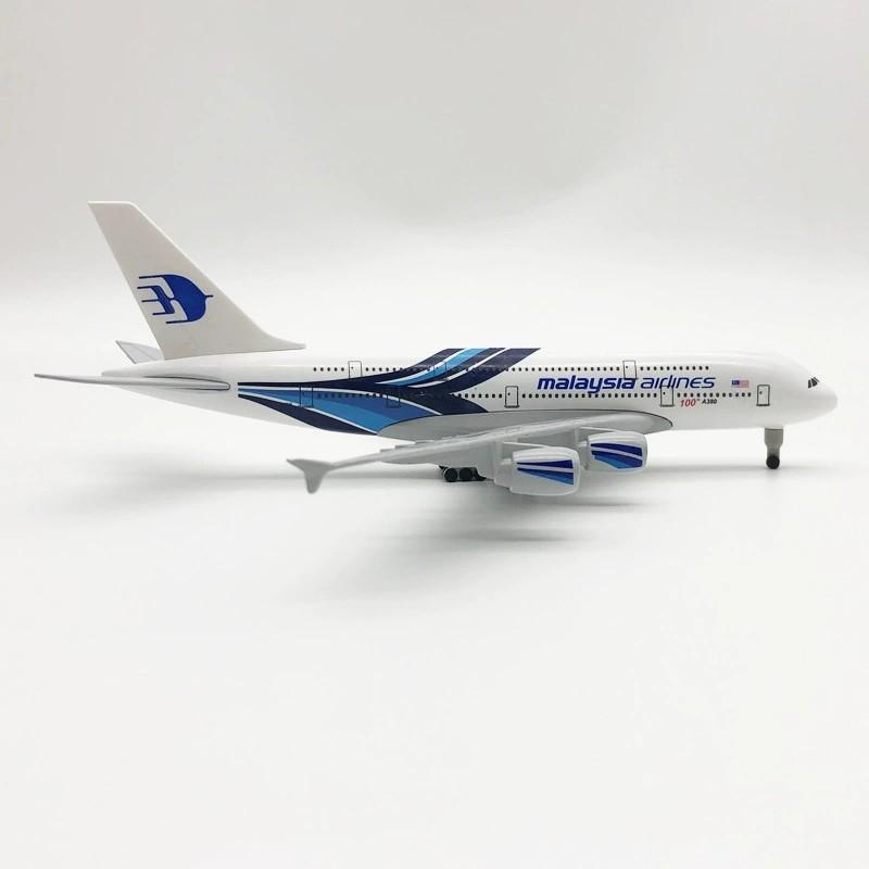 Die-Cast Airplane 20CM A380 Malaysia Airways Plane Aircraft Alloy Model Gifts for Family and Friends Ornaments