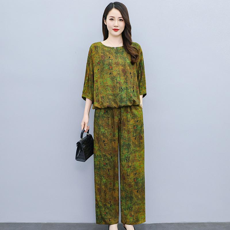 Retro Printed Wide-Leg Pants & Mid-Sleeve Round Neck Top - Elegant Two-Piece Set for Mothers