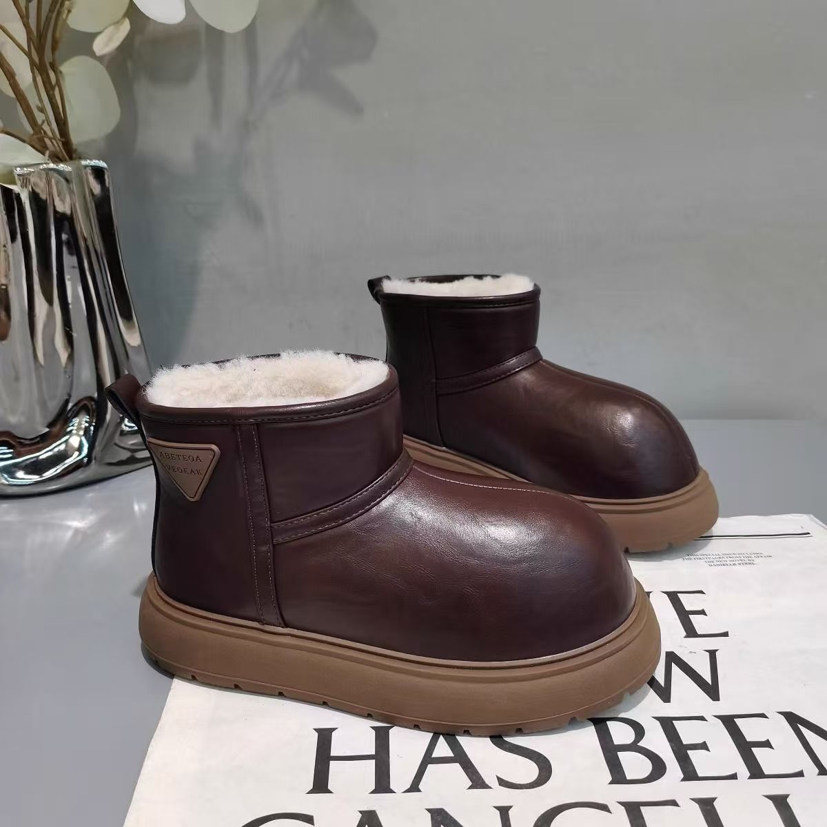 

Girls snow boots waterproof thickened large cotton shoes winter 2025 new children s cotton boots boys velvet warm winter shoes 32-37 yards, 6 pairs in one hand темно-коричневого