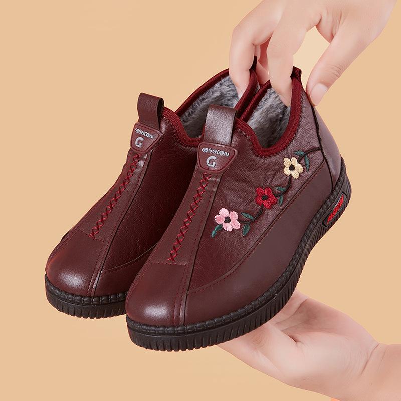 Winter non-slip cloth shoes for women and the elderly cotton shoes with velvet to keep warm grandma waterproof soft sole middle-aged and elderly