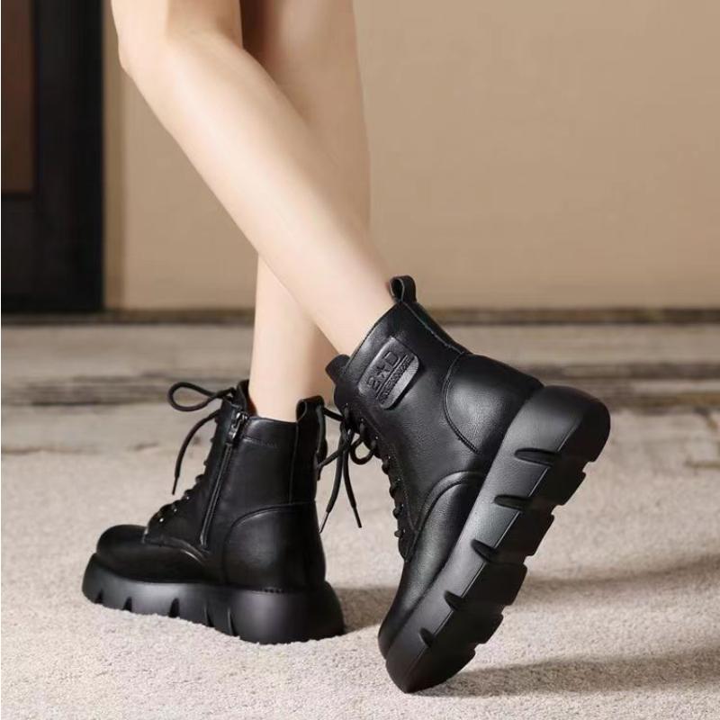 Модные универсальные зимние ботинки на толстой подошве для женщин на осень и зиму 2024 — фото 7