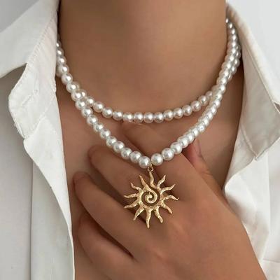 Salircon Conjunto de 2 Peças Cor Dourada Vintage Pingente de Sol Gargantilha Colar Masculino Tendência Corrente da Clavícula de Pérola Artificial Charms Joias Presente