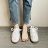 Модная корейская обувь в универсальном милом стиле Dequn Женская 2025 Новая Маленькая Популярная Интернет-знаменитость Повседневная Спортивная Обувь на Плоской Подошве Легкая
