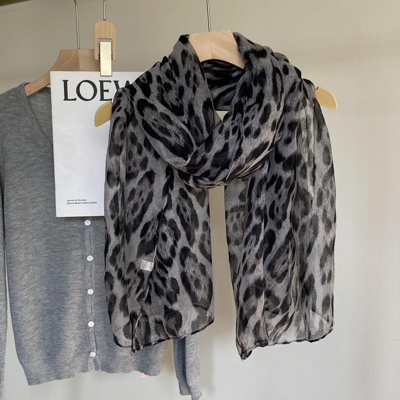 Women Leopard Print Scarf Vintage Harajuku Silk Scarf Spring Fashion Chiffon Wrap Scarf Shawl Classic Casual Sexy Elegant Scarf