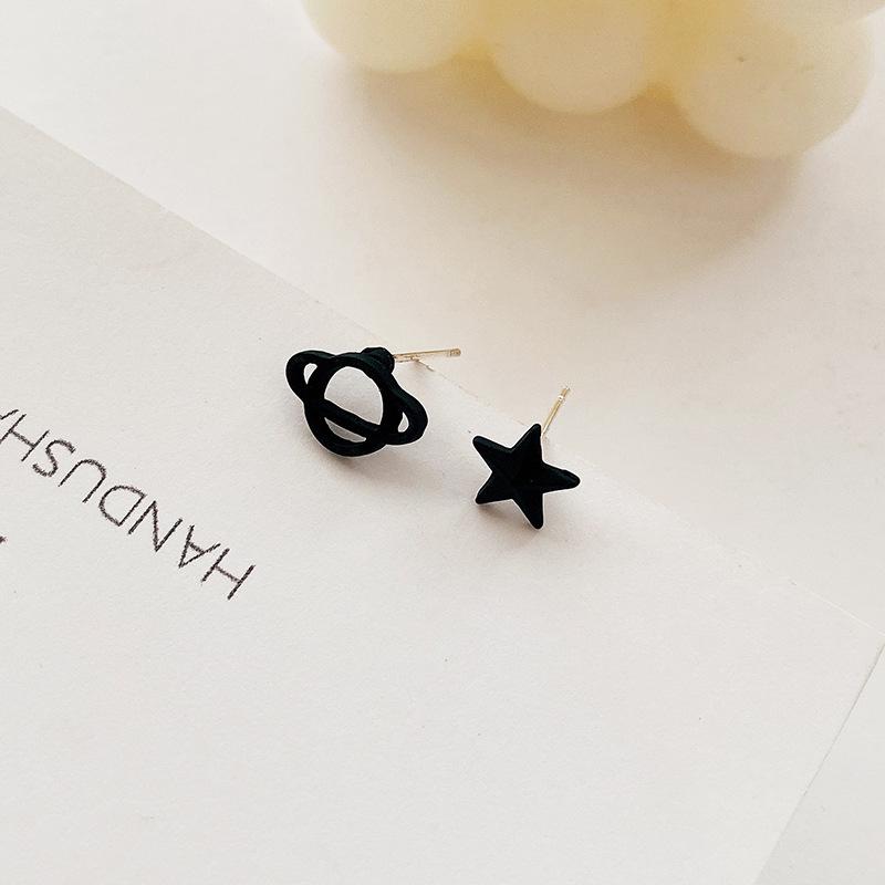 

Асимметричные ушные клипсы Planet: Уникальный, универсальный, не прокалываемый дизайн