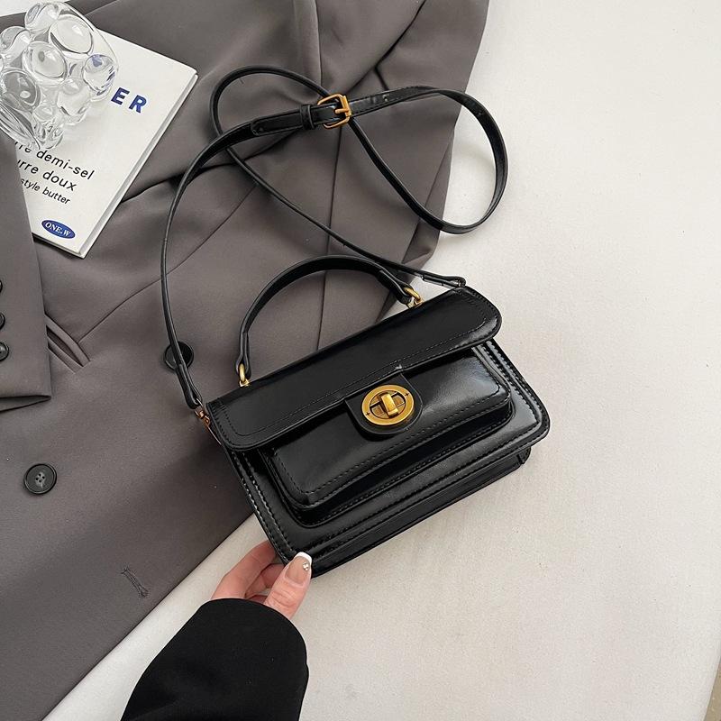 

Retro portable red bag women s 2025 new fashion simple small square bag versatile shoulder bag messenger bag 21*7*13