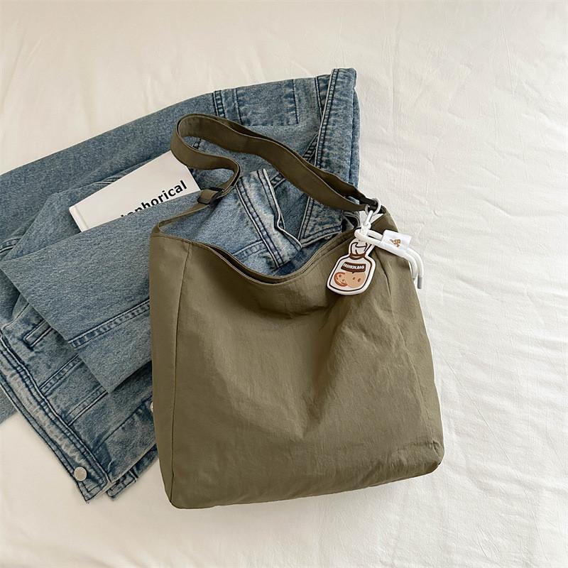 

Stylish Korean Student Tote Bag With Spacious Design For Summer Casual Outings In Black Khaki And Green Without Pendant зелений
