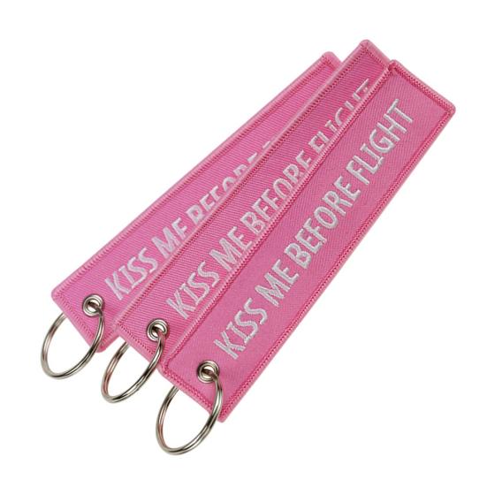 „Kiss Me Before Flight“-Stickerei-Tag, Auto-Schlüsselanhänger, Schlüsselanhänger, Anhänger