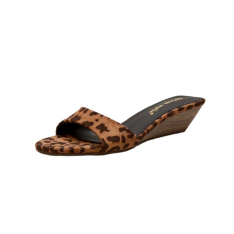 Nischen-Slipper mit Leopardenmuster, runder Spitze, offenem Zeh und einem Wort für Damen, wunderschöne Sommerbekleidung, sexy, lässig, vielseitig, mit Keilabsatz und coole Slipper für Damen