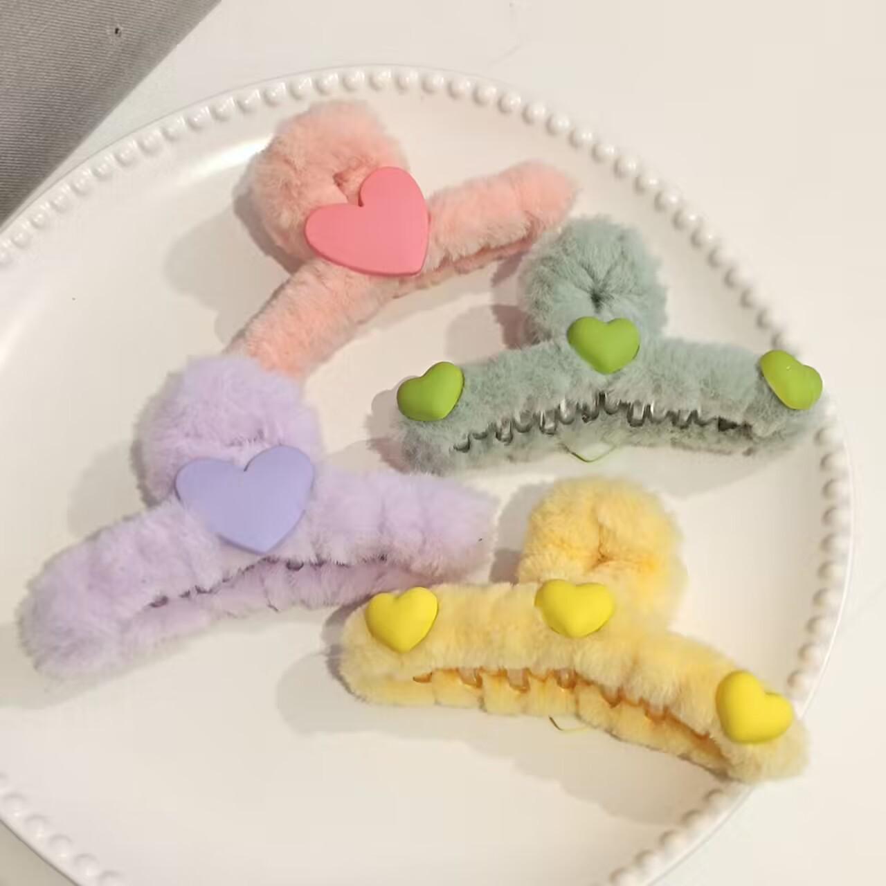 

Autumn & Winter Plush Acrylic Claw Clip: Y2K Cute Solid Color Hair Accessory.