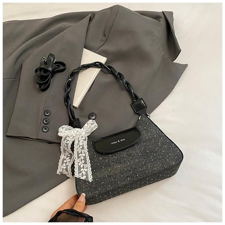 Women's bag 2025 new shoulder messenger bag Internet celebrity Korean version change bag foreign style silk scarf contrasting color underarm bag tide