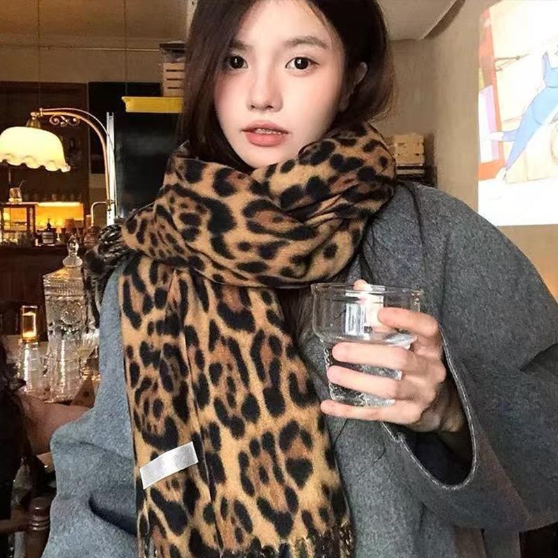 Autumn Winter Thickened Women's Scarf Leopard Print Tassel College Style Versatile Warmth Neck Warmer Shawl Fashion Accessory