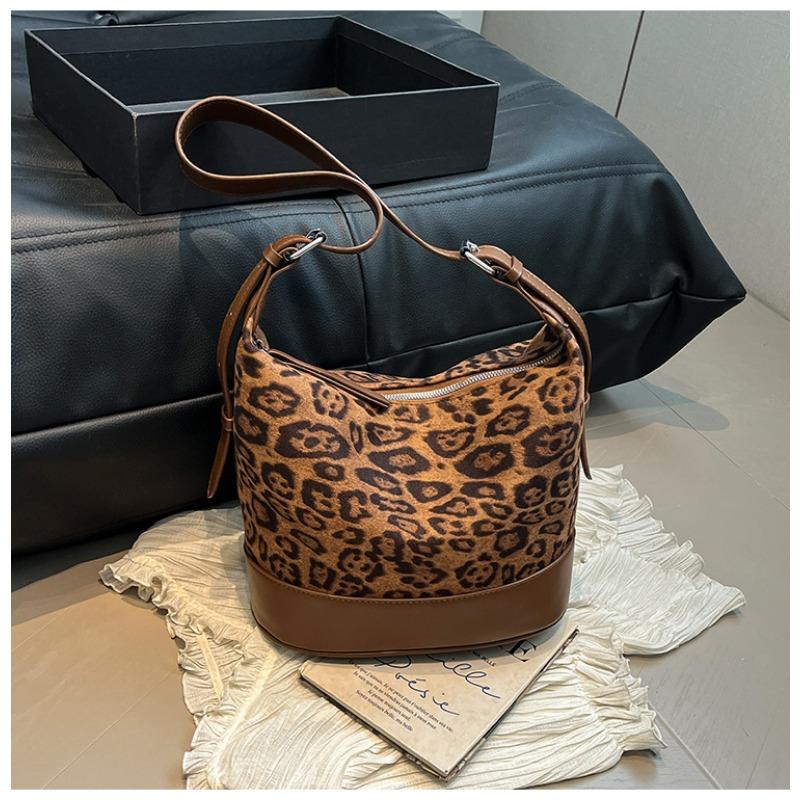 

Замшевая сумка женская большой вместимости новая осенне-зимняя матовая ретро леопардовый принт на одно плечо кроссбоди сумка-ведро цветной печати леопарда